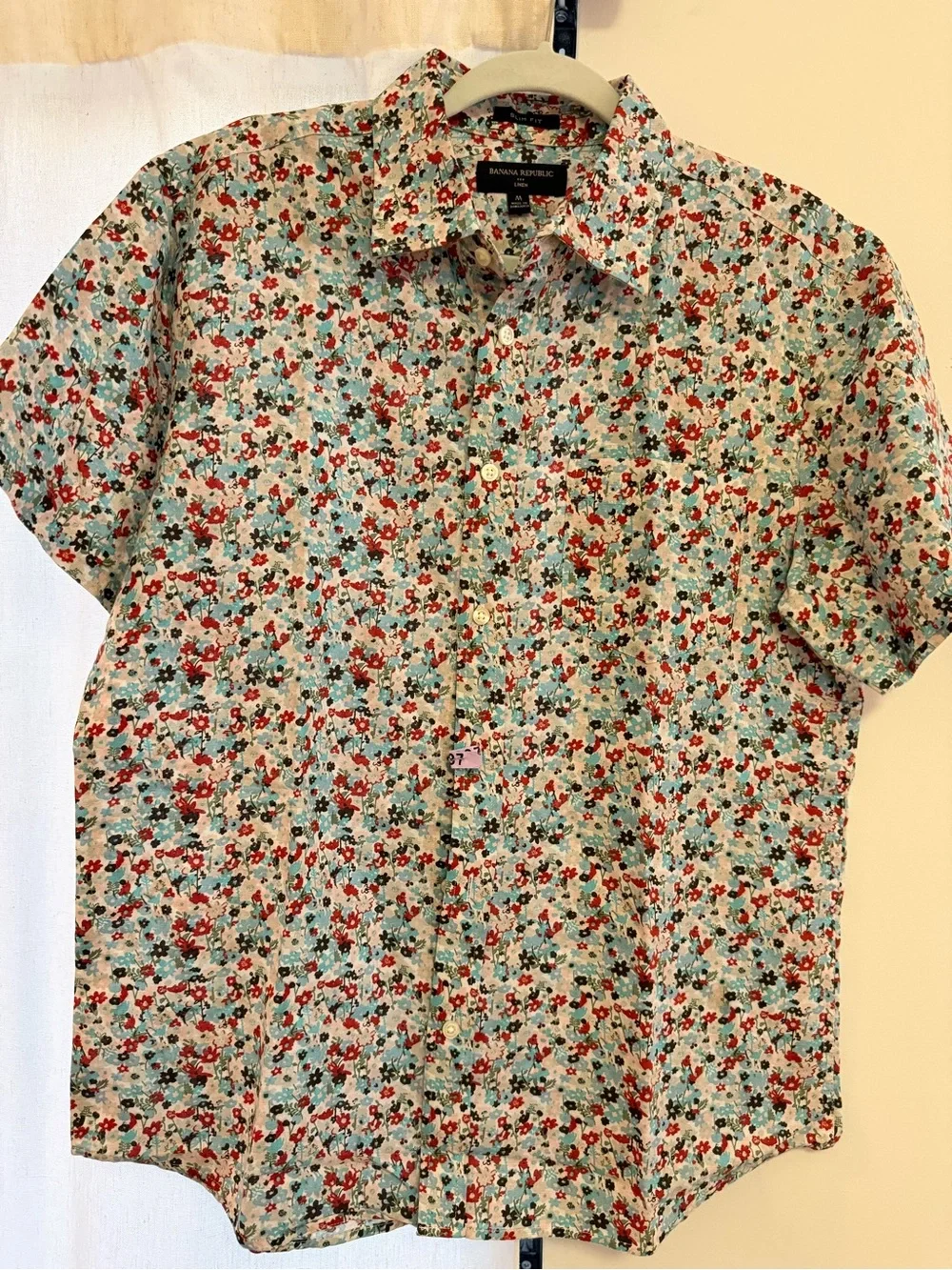 Banana Republic Short-Sleeve Line Floral Button-Up in Red, Blue, White - Size M